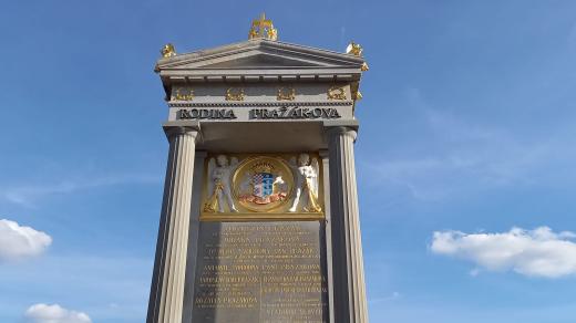 Hrobka rodiny Pražákovy na hřbitově v Uherském Hradišti Mařaticích