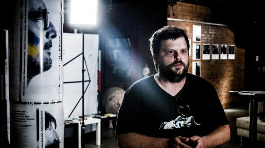 Portrét Petra Minaříka, šéfredaktora Větrných mlýnů