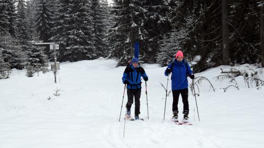 Michal Jeníček a Ondra Šebestík na skialpu na Šumavě