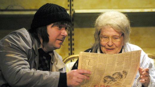 Hana Bauerová s Martinem Hruškou v představení Mrzák inishmaanský v Jihočeském divadle v roce 2005