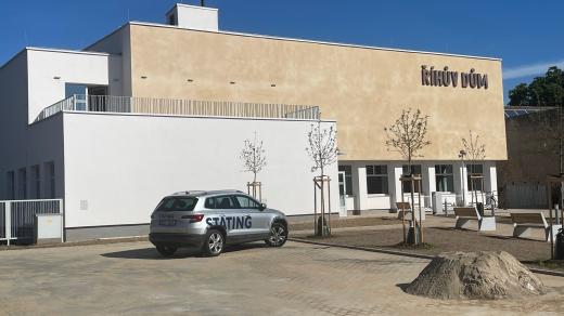 V Chlumci nad Cidlinou dokončují proměnu Říhova domu ze sídla zahrádkářů na denní stacionář pro seniory
