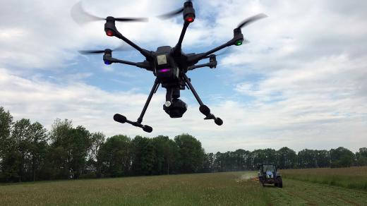 S vyhledáváním zvěře pomáhá dron