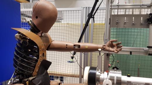 Dosud používané figuríny vycházejí ze znalostí zhruba ze 70. let. Nová figurína, pojmenovaná Thor, je tedy velkou události