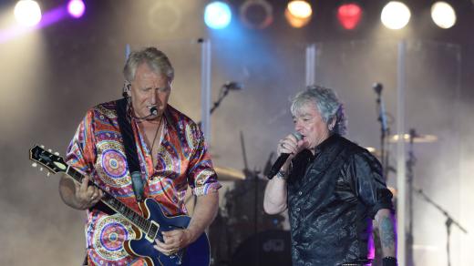 Duo Air Supply