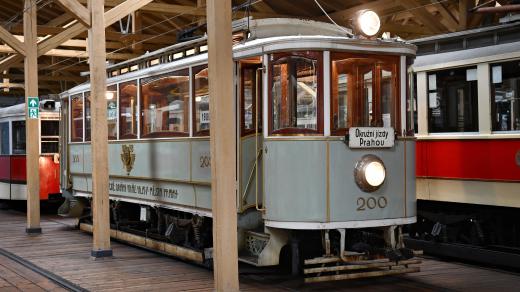 Primátorská tramvaj č. 200
