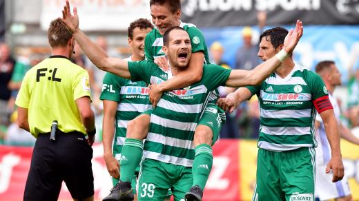 Fotbalista Jakub Podaný (vpředu) v červenci 2019 na zápase s Mladou Boleslaví