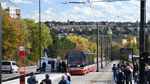 Nová tramvajová trať Divoká Šárka – Dědina už je v provozu