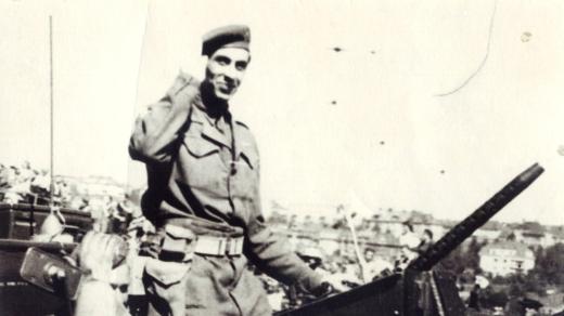 Josef Hercz na přehlídce v Praze v roce 1945