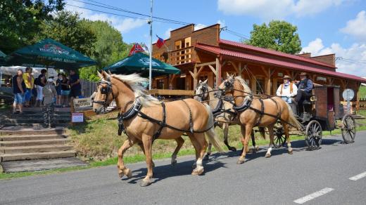 Každé léto vyráží ze Suchdola nad Odrou Československý Pony express