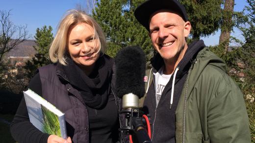 Moderátorka Patricie Strouhalová s Ferdinandem Lefflerem, zahradním architektem a designérem 