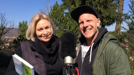 Moderátorka Patricie Strouhalová s Ferdinandem Lefflerem, zahradním architektem a designérem