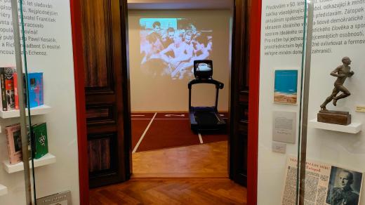 Emil Zátopek dává prostřednictvím filmového záběru pár dobrých rad
