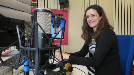 Mgr. Tereza Horáková ve studiu Českého rozhlasu Hradec Králové