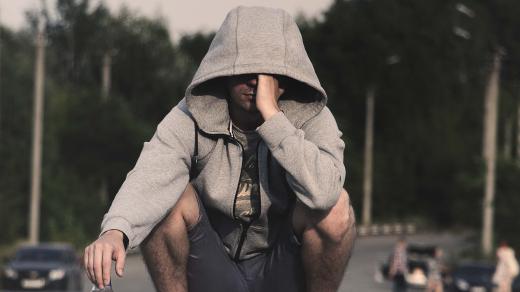 muž - mileniál - alkoholismus - deprese