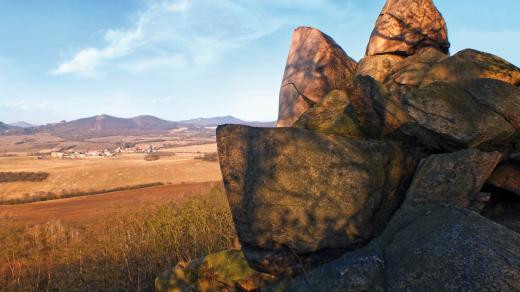 Vrcholové skalní hroty Ďáblova drápu