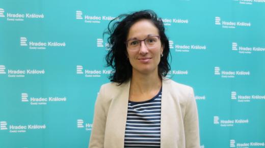 Barbora Heřmanová ve studiu Českého rozhlasu Hradec Králové