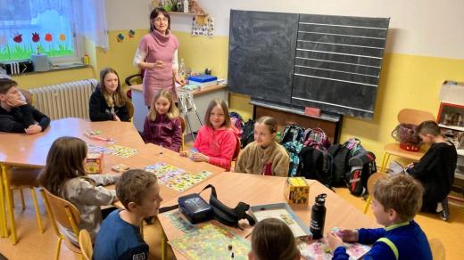 Základní škola Dukelská ve Strakonicích má omezené prostory, ve třídách není dost místa