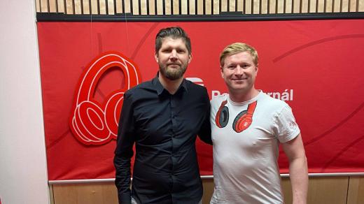 Fotbalista Radek Hochmeister s Ladislavem Hamplem před pořadem Na place