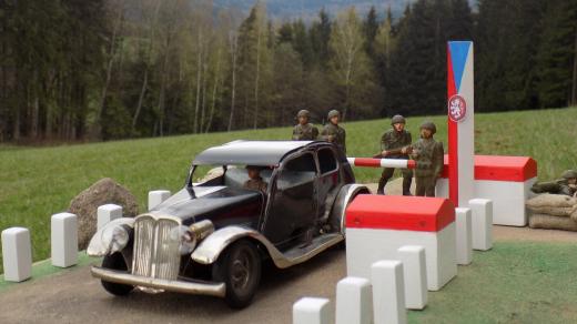 Historické dioráma Michala Widenského Hraniční přechod s Německem 1938