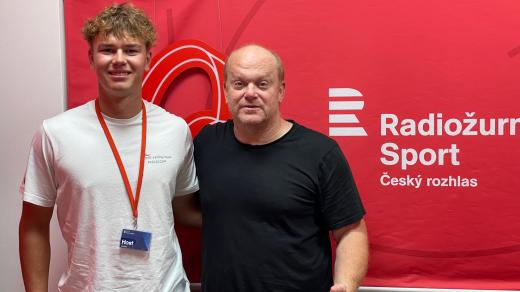 Jachtař David Drda s moderátorem pořadu Na place Davidem Novotným