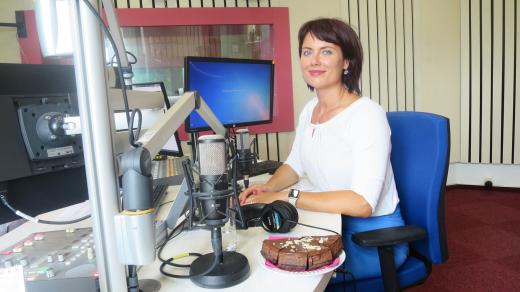 Martina Jandová ve studiu Českého rozhlasu Hradec Králové