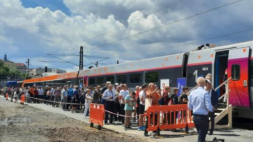 Vysokorychlostní vlak si přijely do Prahy prohlédnout tisíce lidí