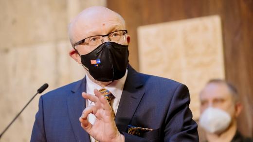 Ministr zdravotnictví Vlastimil Válek (TOP 09)