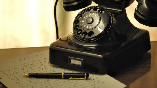 Starý telefon