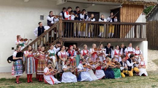 Koncert Orchestru lidových nástrojů Plzeňského kraje na statku U Matoušů