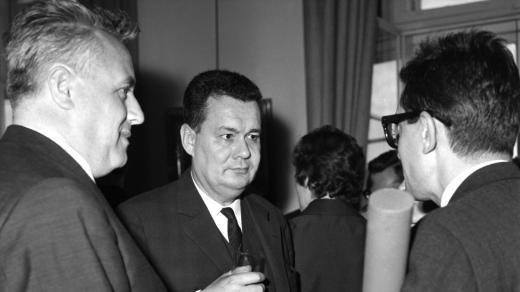 Vladimír Koucký (uprostřed) v rozhovoru s Janem Procházkou a Vojtěchem Jasným