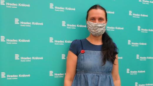 Jiřina Krtičková ve studiu Českého rozhlasu Hradec Králové