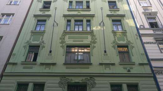 Jeden z trojice secesních domů v ulici Salmovská