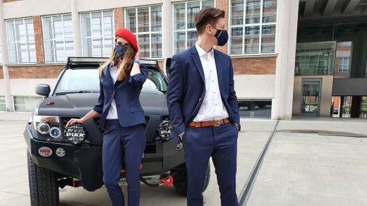 Expedice Z101 těstě před startem ze Zlína 22. dubna 2021, oba účastníci expedice Tomáš Vaňourek a Linda Piknerová.
