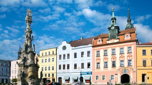 Sloup Nejsvětější Trojice a radnice, náměstí Míru, Jindřichův Hradec