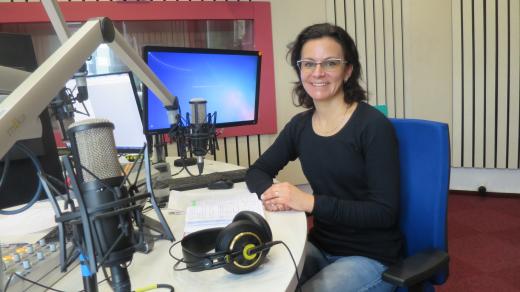 Zuzana Chrtková ve studiu Českého rozhlasu Hradec Králové