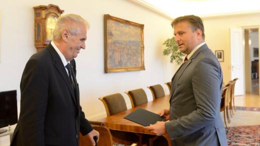 Prezident Zeman v úterý jmenoval nového ministra spravedlnosti Jana Kněžínka