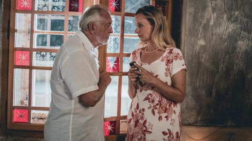 Jaromír Hanzlík a Alena Antalová ve filmu Léto s gentlemanem