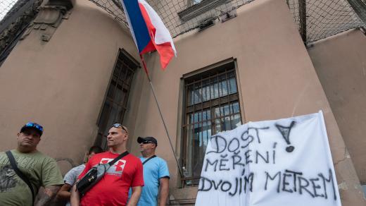 Romové demonstrovali za rovnoprávnost, bezpečnost a proti měření dvojím metrem