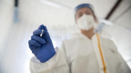Antigenní tyčinkový test na Covid.