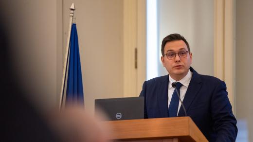 Ministr zahraničí Jan Lipavský (Piráti) během projevu