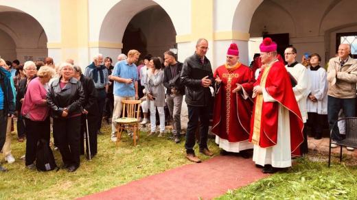 Při mši na svátek Povýšení svatého Kříže byl v kapli na Křížové hoře požehnán nový zvon