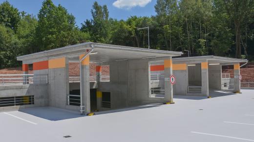 Parkovací dům v areálu Oblastní nemocnice Náchod