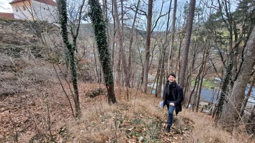 Kastelán zámku ve Vimperku Vojtěch Brož v zámecké oboře