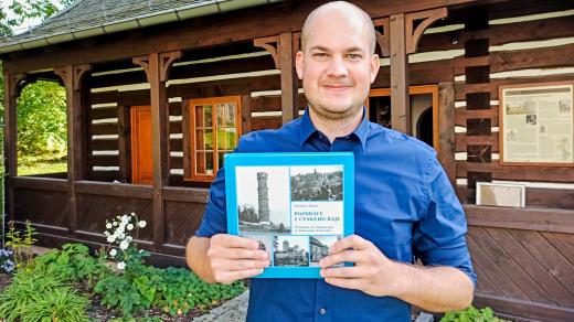 Antonín Mojsl představuje publikaci Pozdravy z Českého ráje