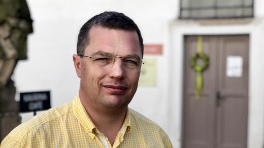 Jan Školník z kanceláře v místním klášteře, který opravil, řídí kromě podniku několik festivalů a literární domek