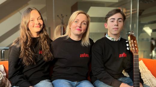 Nikol Shánělová ředitelka ZUŠ Vysoké Mýto (uprostřed), Iva Vrátilová a Antonín Hošek