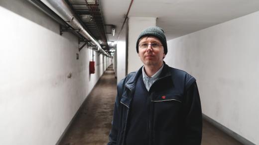 Martin Skočdopole, kněz, který jezdí s pražským céčkem