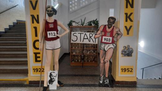 V olomoucké základní škole Hálkova si připomněli výročí manželů Zátopkových