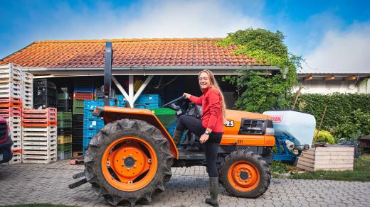 Hana Součková vede ve svých 26 letech rodinnou ekologickou farmu v Semicích v Polabí