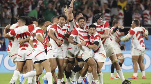 Radující se ragbisté Japonska